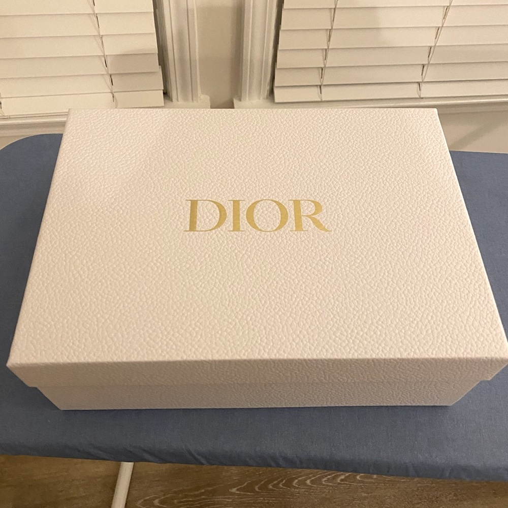 Dior gift box size medium